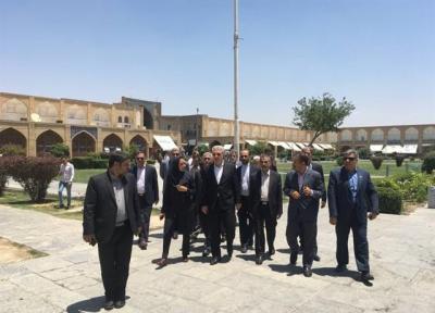 بازدید رئیس سازمان میراث فرهنگی از میدان نقش دنیا و مجموعه چهل ستون اصفهان