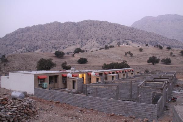 بنیاد برکت 54 مدرسه و 400 خانه آسیب دیده زلزله اندیکا را بازسازی می نماید
