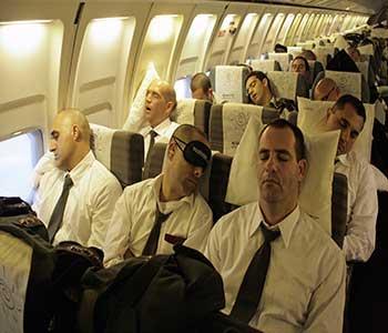 چگونه در طول پرواز راحت بخوابیم؟