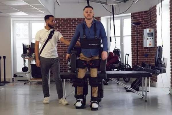 امکان راه رفتن افراد معلول به یاری اسکلت رباتیک