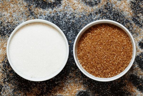 آیا شکر قهوه ای از شکر سفید بهتر است؟