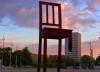 روایتی مختصر از صندلی شکسته ژنو