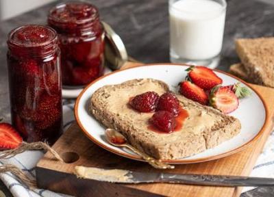 طرز تهیه مربای توت فرنگی خوش طعم و خوش رنگ